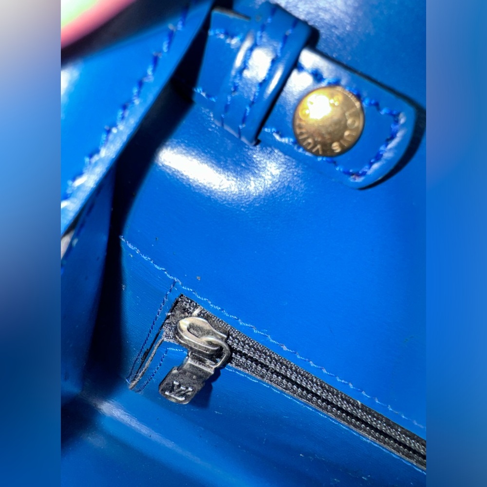 Louis Vuitton Epi Pochette Arche EUC - Picture 13 of 16